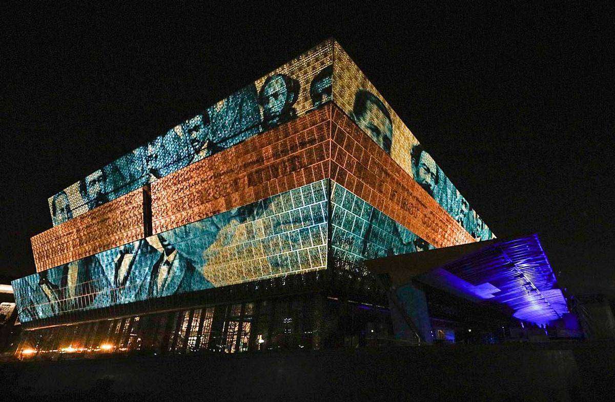 African American Museum of History and Culture to open in DC  Workers ...