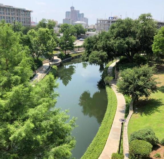 Hotel Wyndham Garden River Walk Museum Reach a San Antonio a partire da ...
