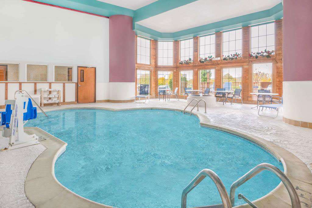 Hotels With Indoor Pools Near Indianapolis